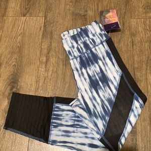 NWT - activewear leggings with mesh cutouts